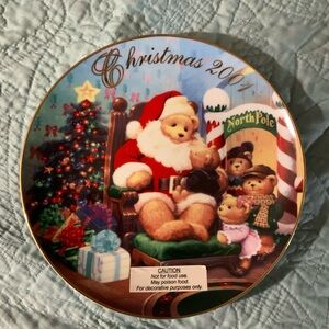 Avon Christmas 2001 Decorative Plate